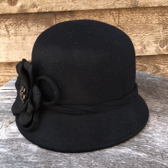 Ladies Black Felt Cloche Hat - Picture 2 of 6